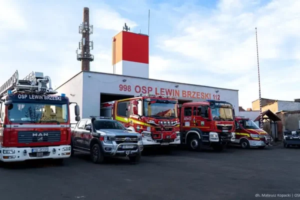 Pożar ścierniska w Różynie – interwencja strażaków z OSP Lewin Brzeski