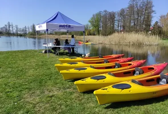 Ostatni weekend wakacji na basenie i kajakach w Brzegu