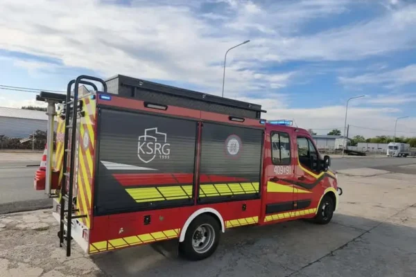 Substancja ropopochodna na drogach w Skarbimierzu Osiedlu – interwencje straży pożarnej