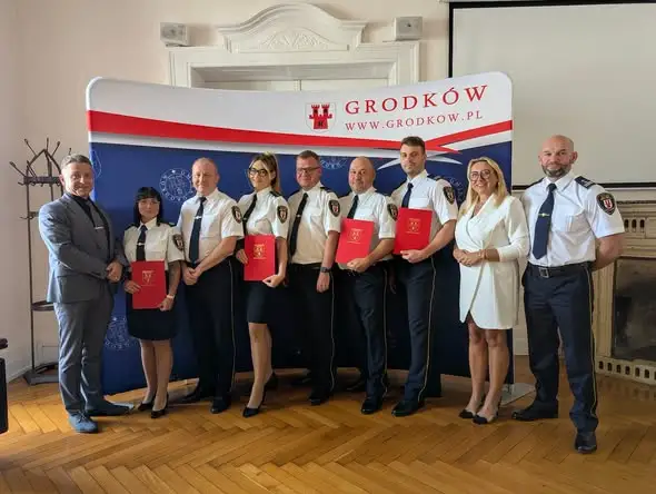 Awans w Straży Miejskiej w Grodkowie – nominacje dla czterech funkcjonariuszy