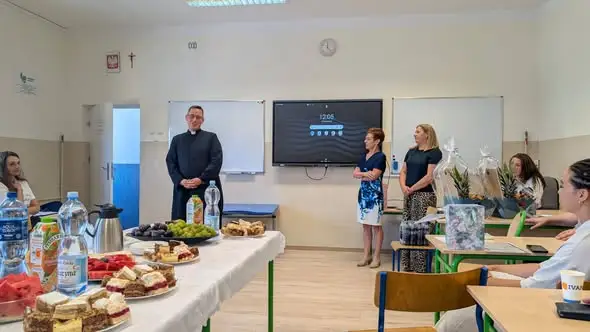 Pożegnanie księdza Doriana Dawidiaka w Szkole Podstawowej nr 8