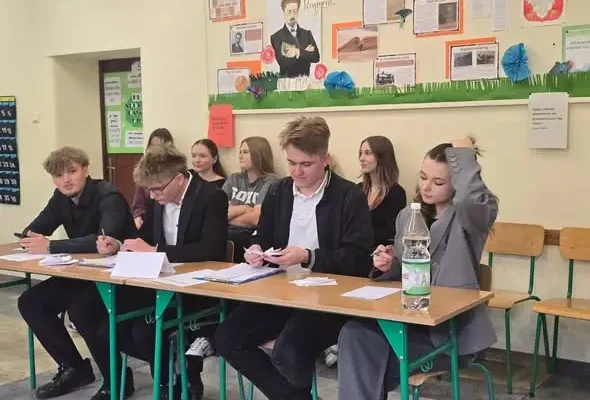 Uczniowie ZSE Brzeg debiutują w debatach oksfordzkich w Opolu