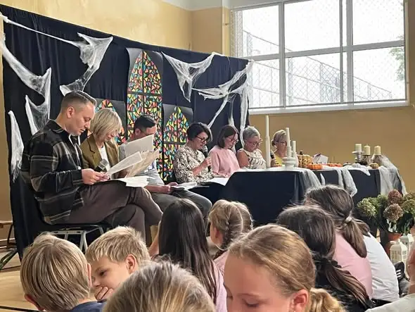 Narodowe Czytanie 2026 w PSP nr 5 w Brzegu: „Dziady” ożyły w szkolnych murach