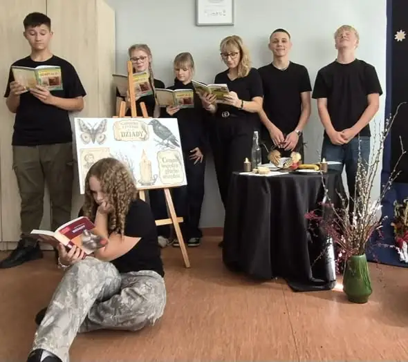 Narodowe Czytanie „Dziadów” w PSP nr 1 w Brzegu – lekcja, która łączy pokolenia
