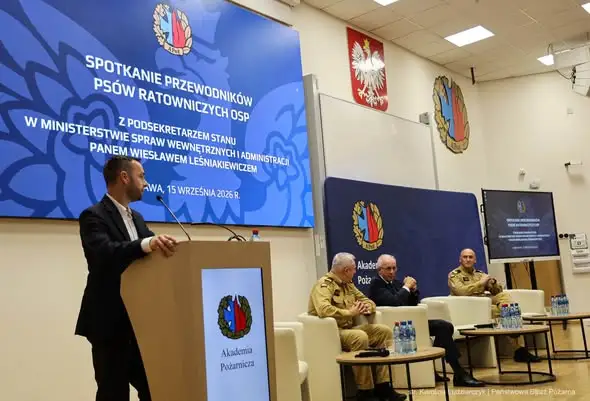 Psy ratownicze w OSP z ustawowym umocowaniem – spotkanie w Akademii Pożarniczej