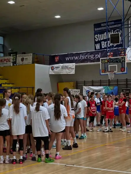 XII Memoriał im. Elżbiety Marchewki w Brzegu – koszykarski turniej trwa