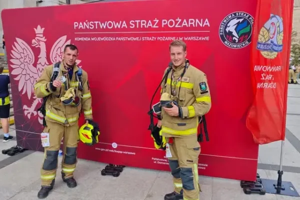 Strażacy z Lewina Brzeskiego na 8. Mistrzostwach Polski w Biegu po Schodach