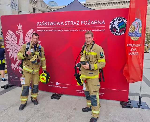 Strażacy z Lewina Brzeskiego na 8. Mistrzostwach Polski w Biegu po Schodach