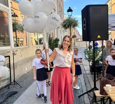 Plenerowy koncert uczniów i nauczycieli w Brzegu – muzyczny deser w Bombonierce