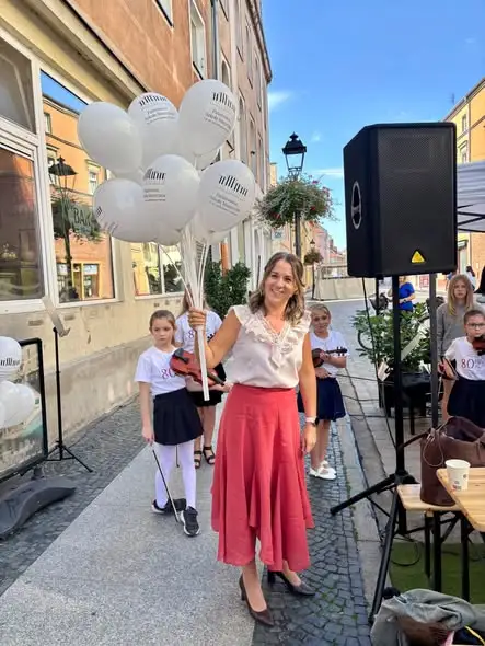 Plenerowy koncert uczniów i nauczycieli w Brzegu – muzyczny deser w Bombonierce