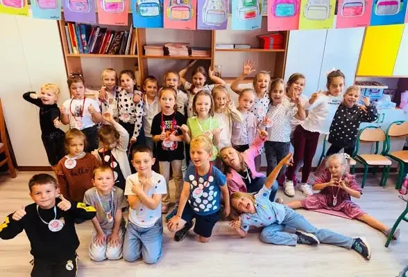 Dzień Kropki w PSP8 w Brzegu – święto kreatywności i talentów