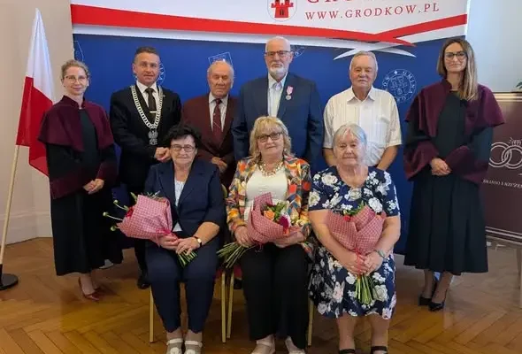 Złote i diamentowe gody w Grodkowie – burmistrz uhonorował małżeństwa z długim stażem