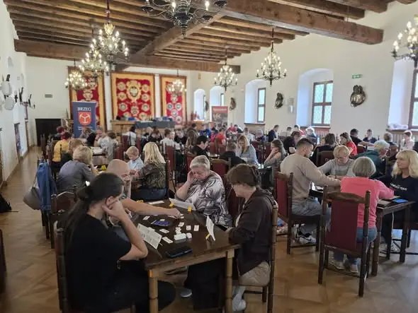 Mistrzostwa Brzegu w Rummikub – miłośnicy gry opanowali Ratusz