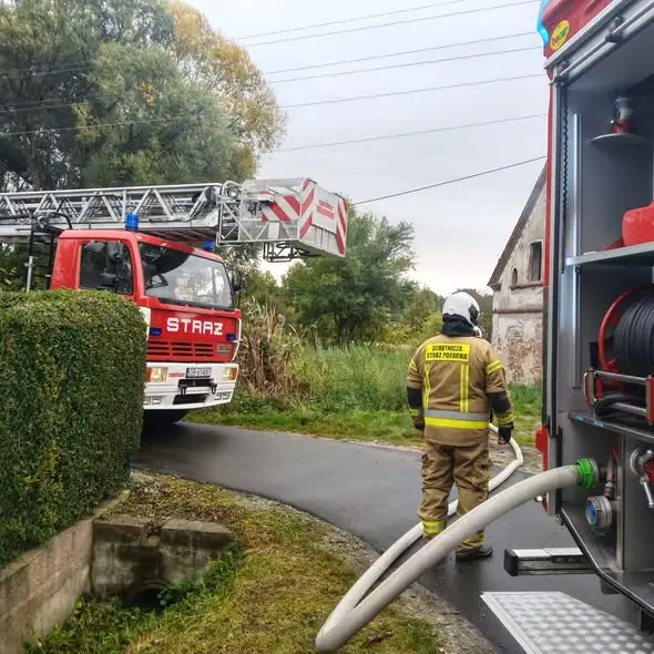 Pożar pustostanu w Lubszy — akcja strażaków z OSP i JRG Brzeg
