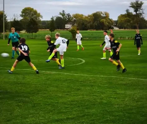 Młodzicy Olimpii Lewin Brzeski przegrywają z KS Soccer College Łubniany 0:3
