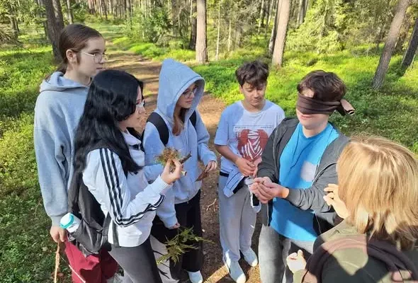 Klasa 7B z wizytą w Stobrawskim Parku Krajobrazowym – Dzień Chłopaka pełen przygód