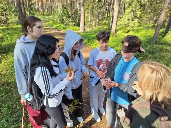 Klasa 7B z wizytą w Stobrawskim Parku Krajobrazowym – Dzień Chłopaka pełen przygód