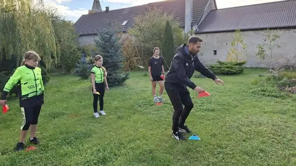 Trening siłowy w LKS Olimp Skarbimierz – zawodnicy budują formę