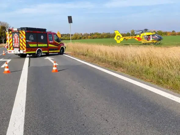 Zderzenie dwóch aut na DK 39 w Zielęcicach — akcja służb