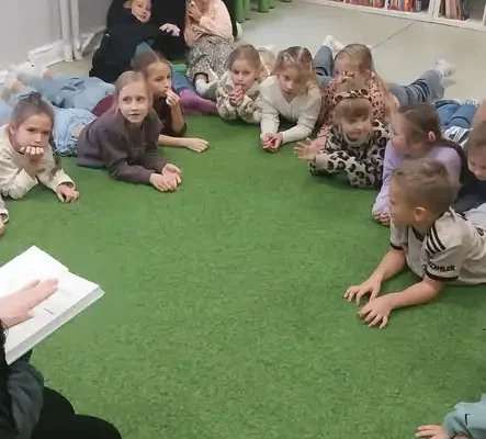 Lekcja biblioteczna w Brzegu: uczniowie odkrywali moc czytania
