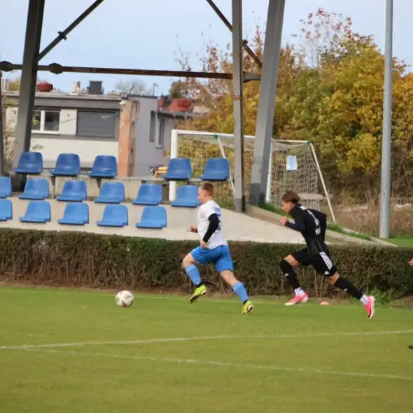 Juniorzy Olimpii Lewin Brzeski przegrywają z Pomologią Prószków 0:1