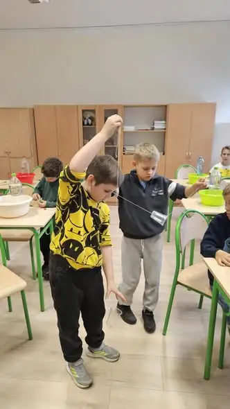 Fizyka w praktyce: uczniowie tworzyli nurka Kartezjusza i bąka kręcioła